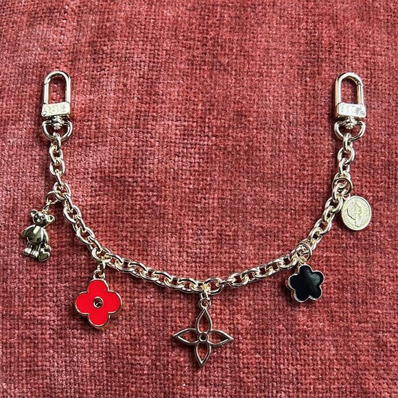 CLOVER Bag Charm - Gold Tone 🧸 - Picture 1 of 7